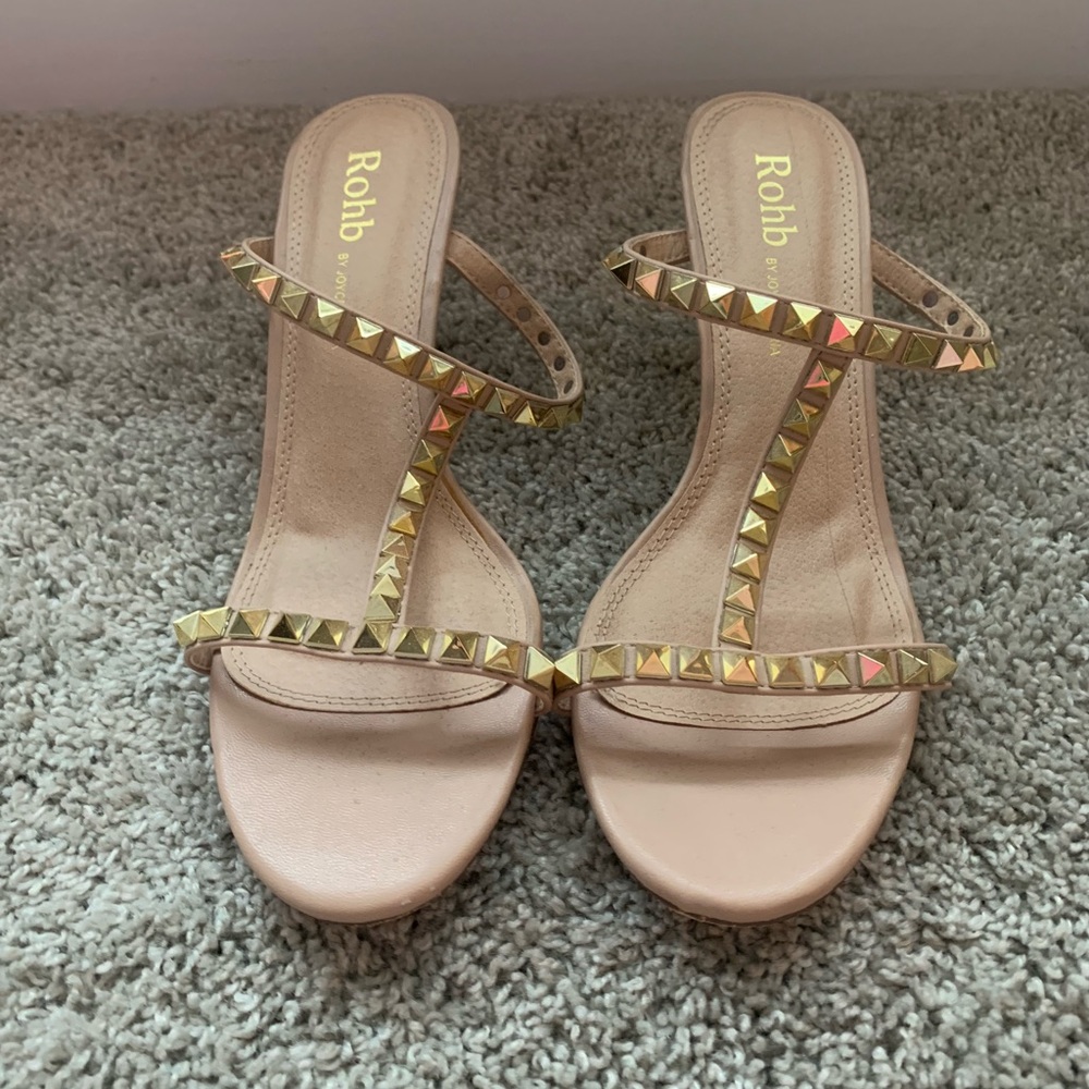 Elegant stud embelished summer sandals. 8 1/2. Peach color. Mid heel